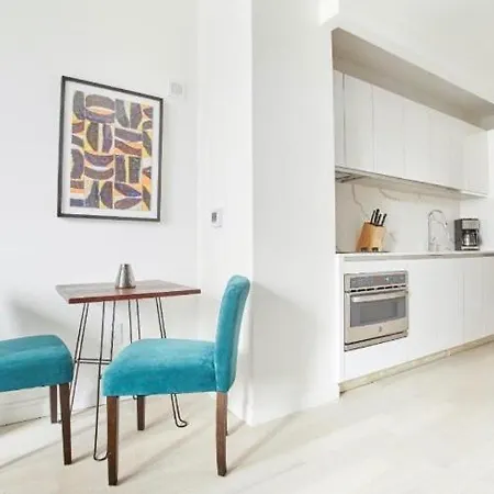 Black Pearl Family In Old Town Apartament